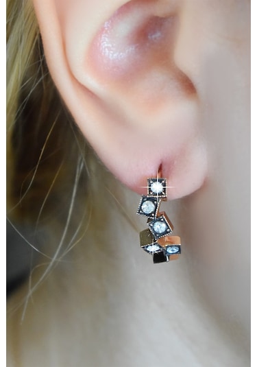 Kare Tasarım Asimetrik Elmas Küpe