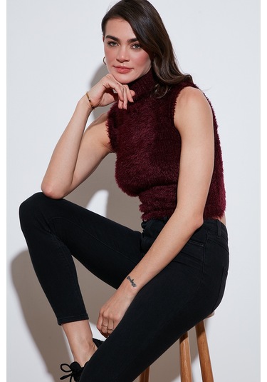 Lela Yumuşak Tüylü Slim Fit Balıkçı Yaka Crop Bayan Süveter 4615566 Bordo