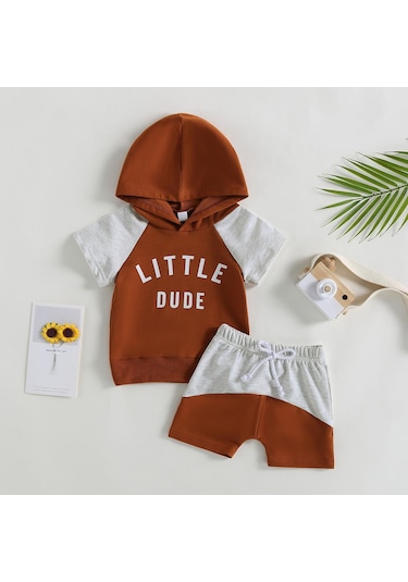 Kahverengi Bebek Erkek Yaz Giysileri Kıyafetler Mektup Baskı Kontrast Renk Kapşonlu Kısa Kollu Üstler Ve Şort 2 Adet Takım Elbise Kahverengi