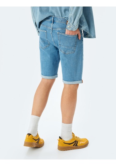 Koton Katlamalı Paça Bermuda Slim Fit Jean Şort Açık İndigo 5sam40009ıd Açık İndigo
