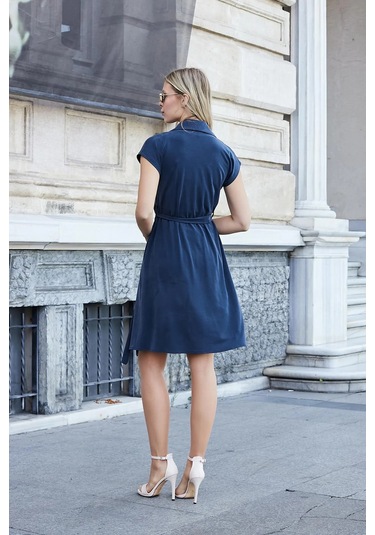 Kadın İpeksi Modal Kumaş Yakalı Düşük Omuzlu Diz Altı Kuşaklı Düğmeli Elbise-lacivret Lacivert