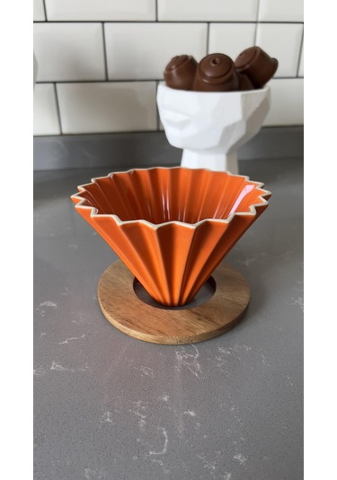 V60 Ahşap Standlı Dripper - Turuncu
