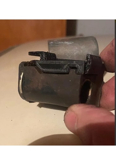 Mecerdes W123 W126 Kapı Kilit Plastik Takozu, Sert Plastiktir