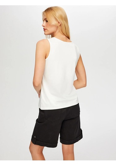 Faik Sönmez Yakası Zincir Şerit Detaylı Kadın Kolsuz Bluz B00024-3 Ekru