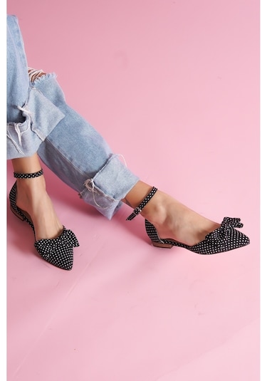 Misty Siyah Puantiyeli 2 Cm Topuklu Bilekten Bantlı Sivri Burun Günlük Babet Siyah