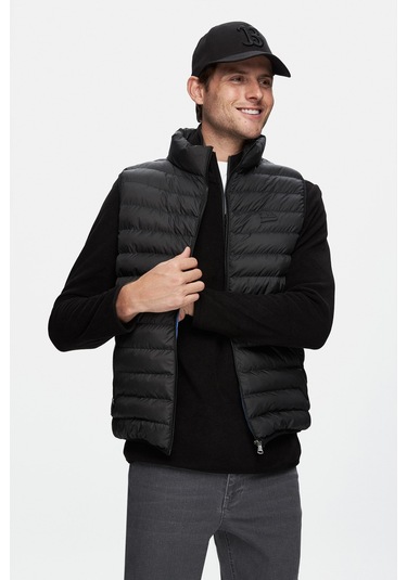 Blume Siyah Fermuarlı Ve Cepli Polyester Standard Fit Erkek Yelek Siyah
