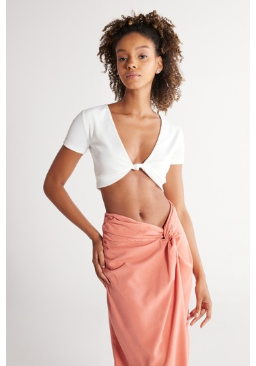 Regular Fit Normal Kesim V Yaka Beyaz Crop Bluz Beyaz