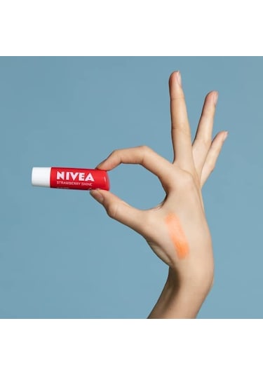 Nivea Shine Çilek Dudak Bakım Kremi 4.8 G