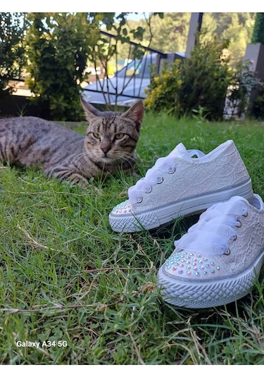 Scarpe Magiche Beyaz Kız Çocuğu Ayakkabısı Işıklı 31-35 Numara Arası Işıksızdır Beyaz