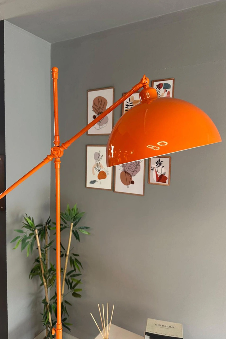 Turuncu Makas Gövde Lambader Hareketli Başlık Modern Dekoratif Metal Oturma Odası Çalışma Odası Zemin Lambası Turuncu