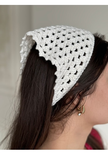 Kadın El Örgüsü Üçgen Bandana Saç Aksesuarı Beyaz