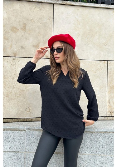 Kadın Siyah Uzun Truvakar Kol, Öpücük Yaka, Ponponlu Kumaş Basic Kesim Bluz - Tesettüre Uygun Siyah