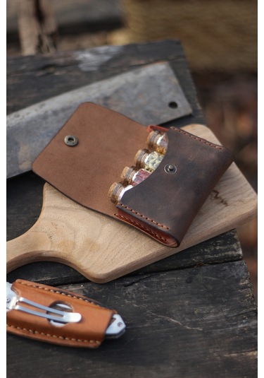 Kişiye İsme Özel Maia Kamp Outdoor Deri Baharatlık Kestane Kahverengi