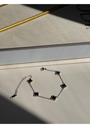 Siyah Yonca Figürlü Gümüş Renk Çelik Kadın Bileklik Kararma Yapmaz Zarif Tasarım Gümüş