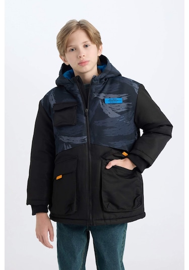 DeFacto Erkek Çocuk Su İtici Kapüşonlu Fermuarlı Cepli Polar Astarlı Mont C9043A824WNBK27