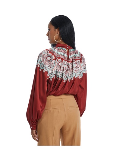 Kadın Yaka Büzgülü Desenli Bluz Salaş Kesim Ve Yüksek Yaka Detaylı Kiremit