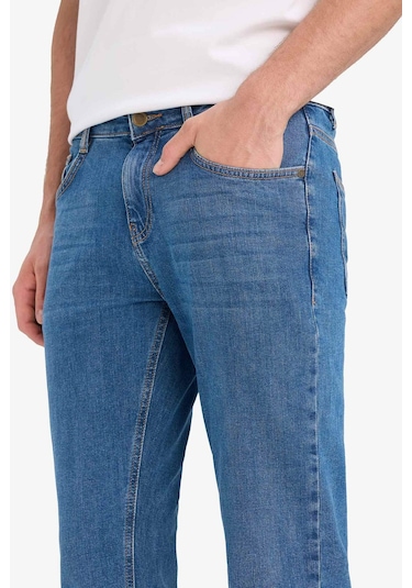 DeFacto Sergio Regular Fit Normal Kalıp Normal Bel Boru Paça Jean Pantolon A6948AX25AUNM28 DeFacto Sergio Regular Fit Normal Kalıp Normal Bel Boru Paça Jean Pantolon A6948AX25AUNM28