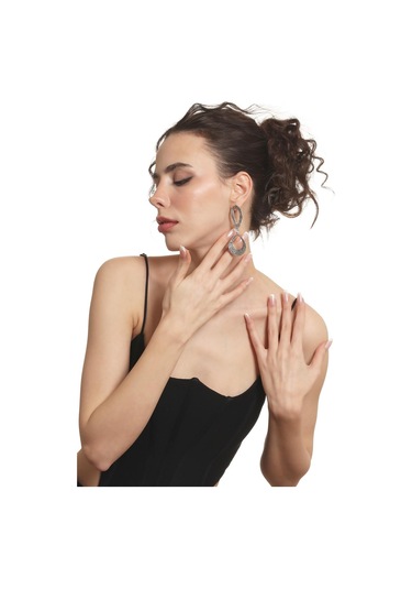 Kadın Antik Gümüş Kaplama Çivili Model Kabartma Dokulu Bağlantılı Tasarım Küpe Gümüş