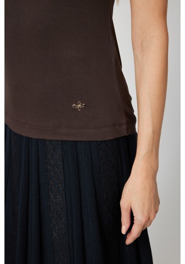 On Kadın Dik Yaka Kolsuz Basic Bluz 61432 Kahverengi Kahverengi