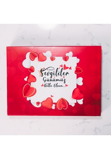 Açık Kalpler Temalı Kırmızı Kutu 42 Adet Yaldızlı Kalp Çikolata
