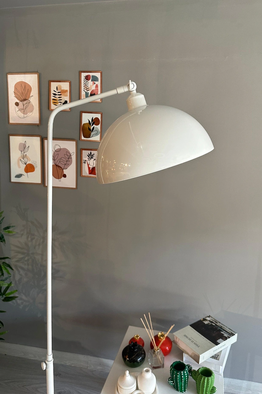 Lambader Hareketli Başlık Modern Dekoratif Metal Oturma Odası Çalışma Odası Zemin Lambası Beyaz