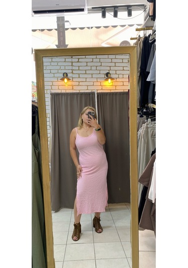 Tuba Toptaş Yırtmaçlı Gofre Elbise Pembe