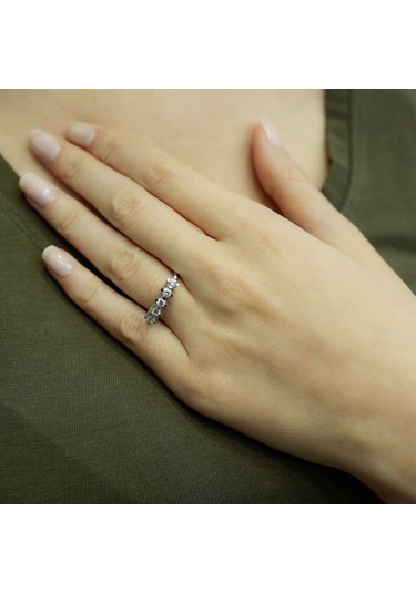 Lova F Renk 0,60 Karat Pırlanta Beştaş Yüzük - IDL Sertifikalı