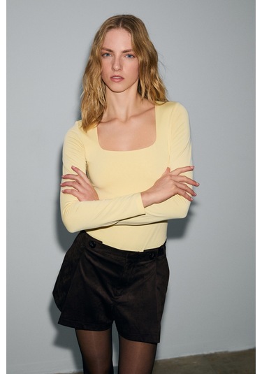 Grımelange Zafeea Kadın Havuz Yakalı Esnek Kumaşlı Çıtçıtlı Sarı Bluz Sarı