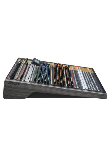 Tascam Model 2400 22 Kanal Giriş - 24 Kanal Kayıt Mikseri