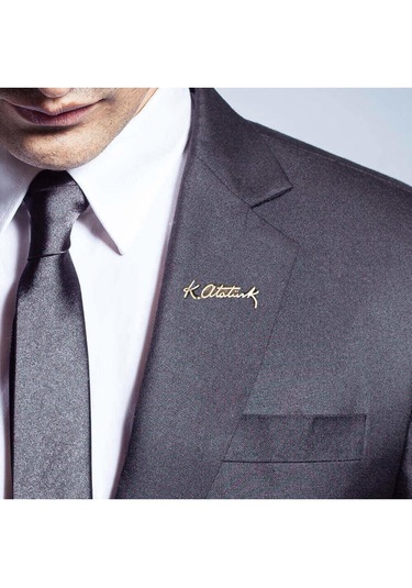 Atatürk İmzalı Yaka Rozeti Gümüş