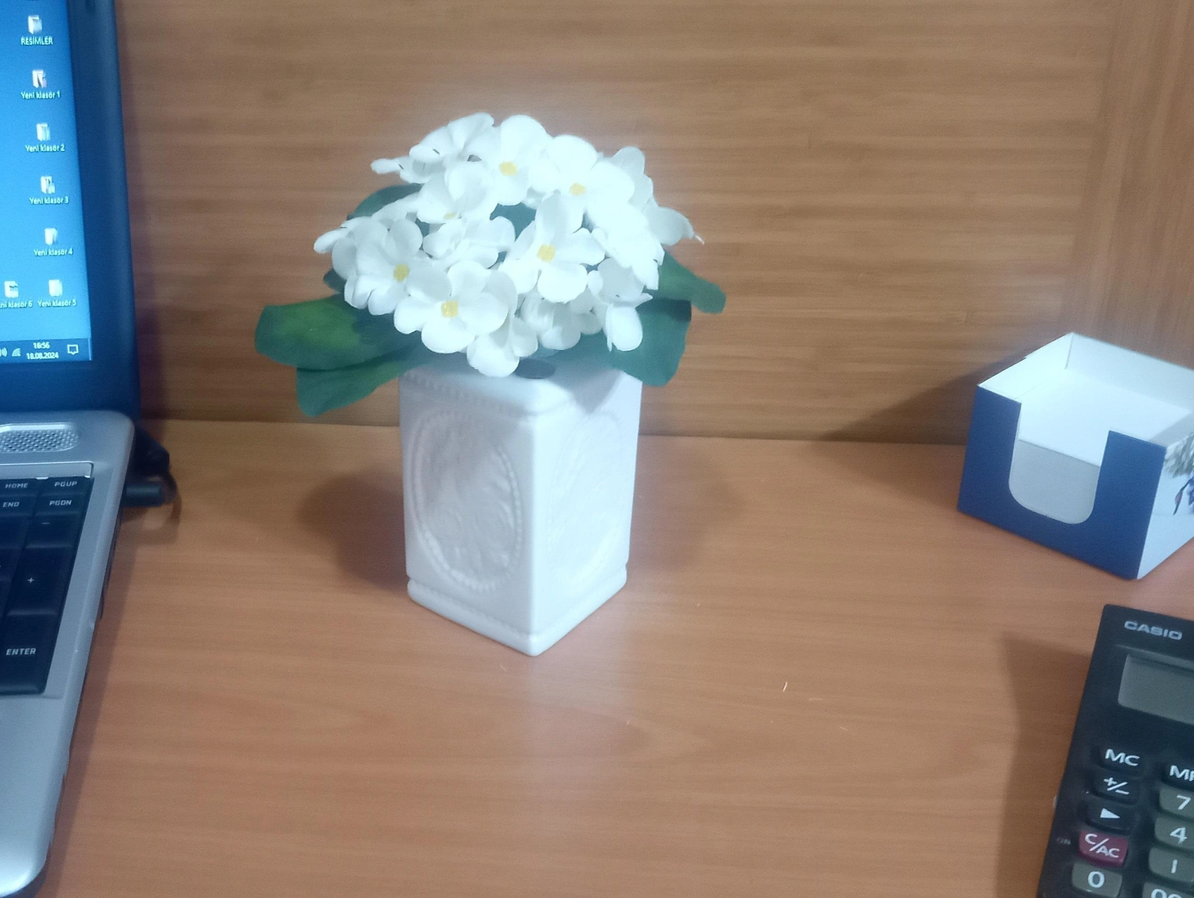 2 Adet Vazo Dahil,vazoda Çiçek,beyaz Yapay Çiçek,vazo Dekoratif Çiçekli Kare 8x8x16cm Çok Renkli