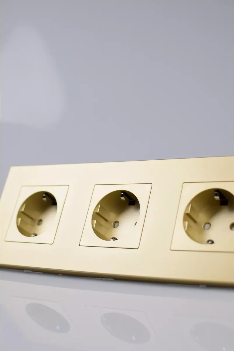 Vo'stabl Üçlü Topraklı Altın Priz 182590562 103