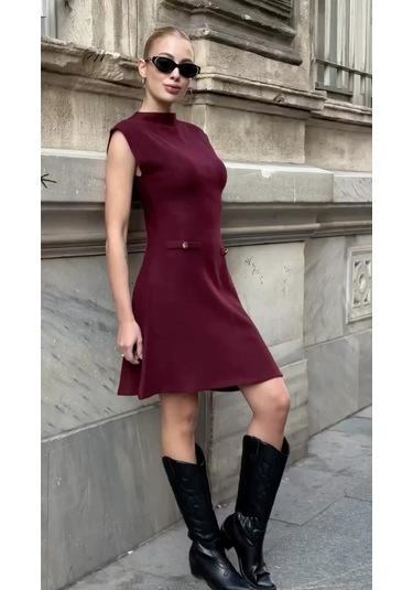 Kadın Dik Yaka Asimetrik Etekli Beli Tokalı Kolsuz Şık Tasarım Elbise Bordo
