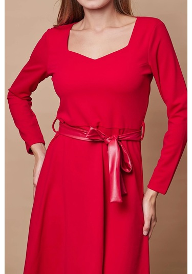 Kadın Likralı Krep Kumaş Kalp Yakalı Uzun Kol Eteği Kiloş Elbise-kırmızı Kırmızı