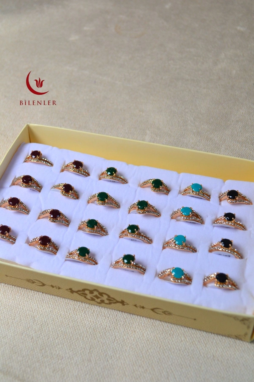 Kadın Renkli Taşlı Metal Yüzük Uzun Ömürlü,şık Tasarım 24 Lü Kutu Çok Renkli