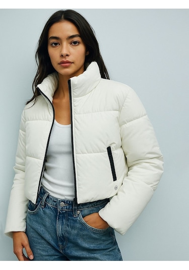 Şişme Önü Fermuarlı Kısa Beyaz Mont Beyaz