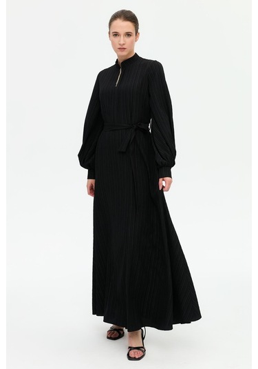 Kolye Detaylı Kloş Elbise Siyah Siyah