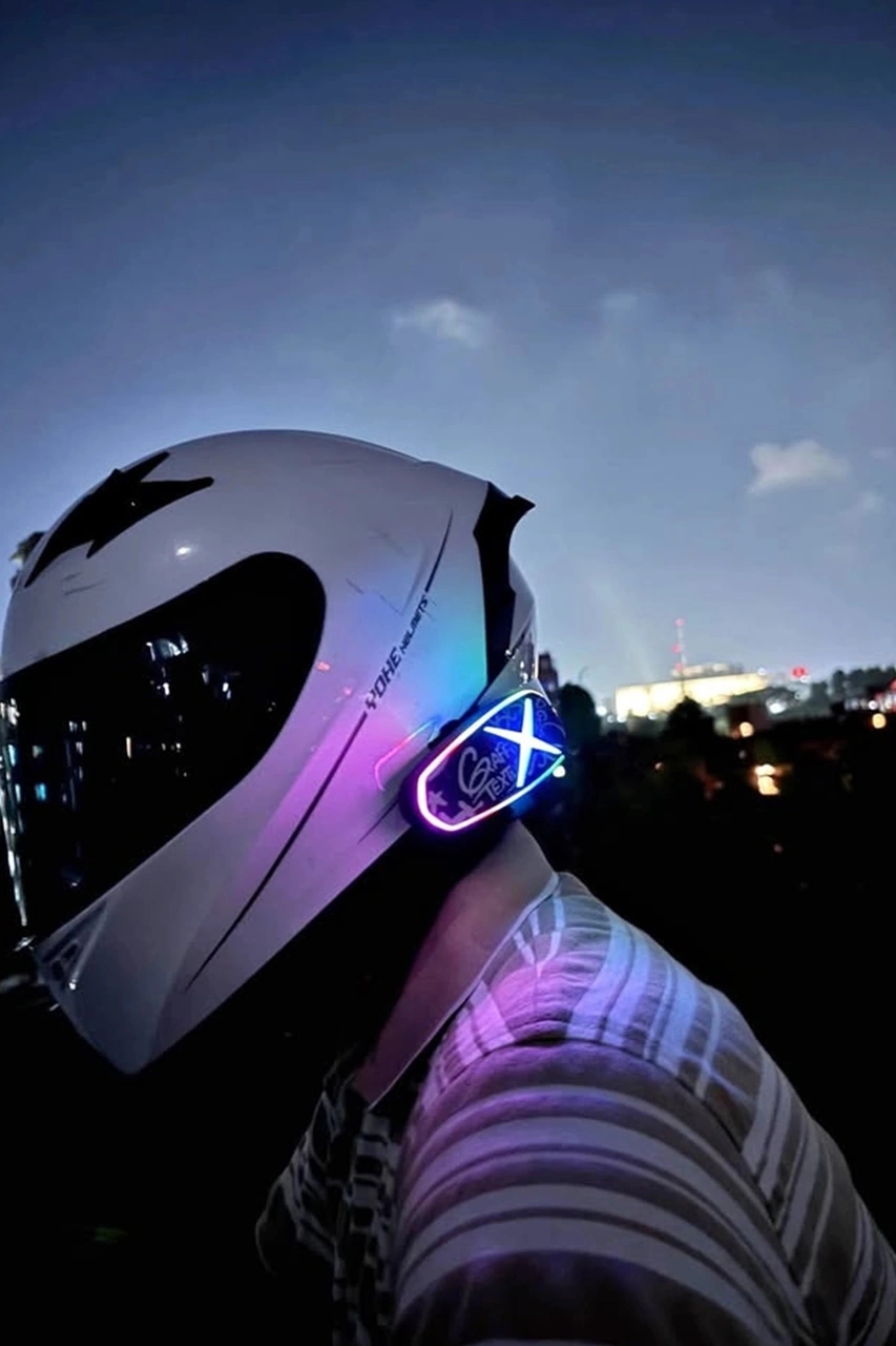 Ceylan Adam Helmet Graffiti Motor Kask Kulaklık Rgb Modlu Su Geçirmez 6.0 Bluetooth Intercom Yenı Mo