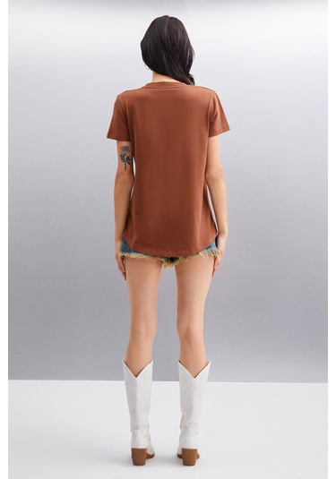 Samantha Kadın %100 Organik Pamuklu Comfort Fit Arkası Uzun Basic Örme Kahverengi T-shirt