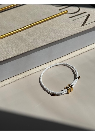Beyaz Deri Görünümlü Çift Dolamalı Çelik Detaylı Bileklik Unisex Tasarım Altın