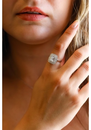 Semiz Altın Baget Taşlı Altın Yüzük S04100246