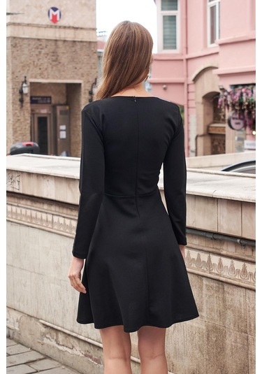 Kadın Likralı Krep Kumaş Kruvaze Anvelop Büzgülü Eteği Çan Uzun Kol Diz Boy Elbise-siyah Siyah