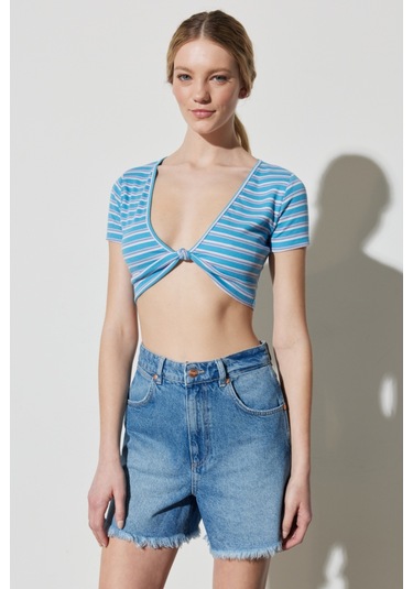 Regular Fit Normal Kesim V Yaka Çizgili Crop Bluz W231671400