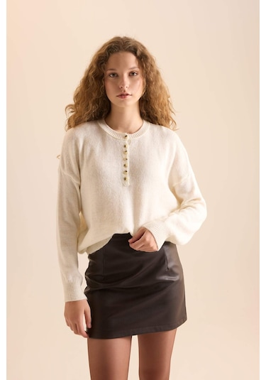 DeFacto Oversize Geniş Kalıp Düğmeli Yaka Triko Kazak D4913AXNSBG474 Bej DeFacto Oversize Geniş Kalıp Düğmeli Yaka Triko Kazak D4913AXNSBG474 Bej