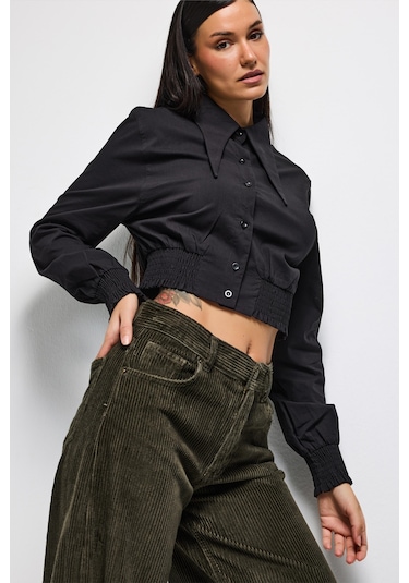 Itsbasic Kadın Siyah Renk Crop Fit Yaka Detaylı Özel Tasarım Gömlek