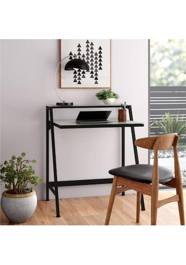 Larin Çalışma Masası