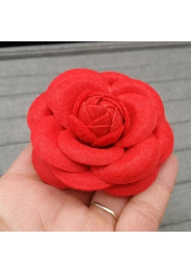 Lüks Siyah Beyaz Kumaş Kamelya Çiçek Broşu Kadın Büyük Gül Red- Wool 7cm Kırmızı Çok Renkli