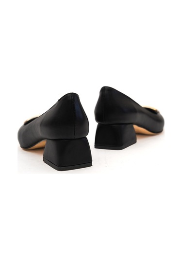 Scenic Siyah Tokalı 4cm Sivri Burun Topuklu Ayakkabı Siyah Cilt