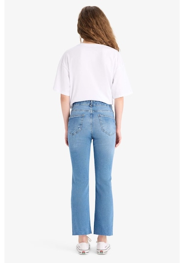 DeFacto Crop Flare Fit Yüksek Bel Bilek Boy Jean Yıkamalı Pantolon E8018AX25SMNM28 DeFacto Crop Flare Fit Yüksek Bel Bilek Boy Jean Yıkamalı Pantolon E8018AX25SMNM28