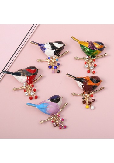 Monyee Alloy İle Yapılmış Yaratıcı Kuş Desenli Broş: Kc Altın Kaplama, Rhine Taşları Ve İncilerle Zenginleştirilmiş, 3.6x4cm, 10.6g Kahverengi